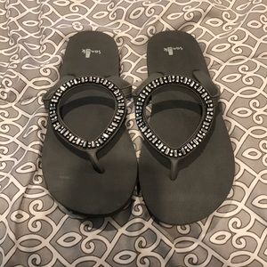 Women’s gray Sanuk sandals size 8